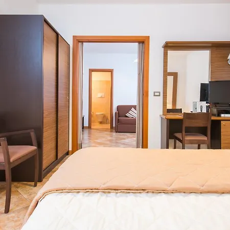 Royal 4* Cosenza